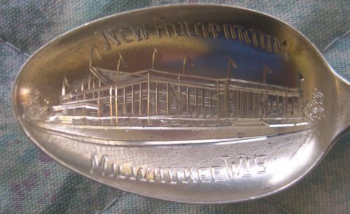 auditorium spoon