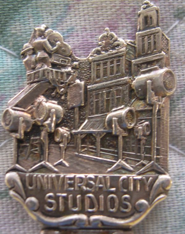 Universal studio spoon